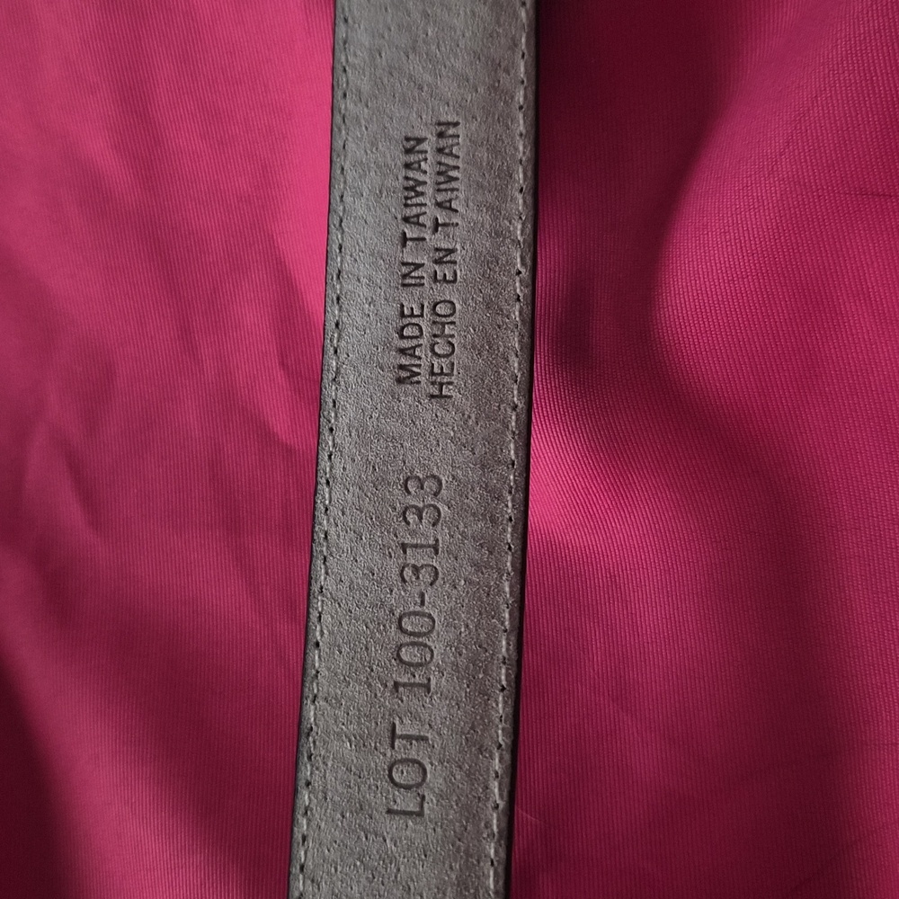 Stylish Black Leather St Johns Bay Belt with Gold Buckle Size M 33.5" Long - Picture 5 of 5